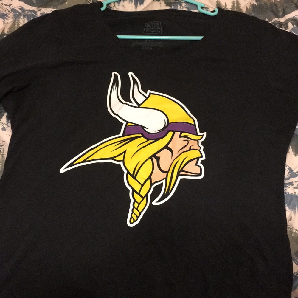 Long sleeve Vikings shirt